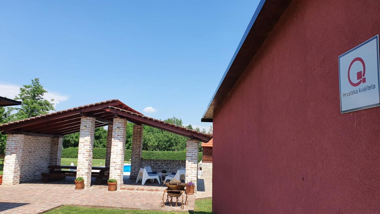 Villa Mons Aureus Popovac 外观 照片