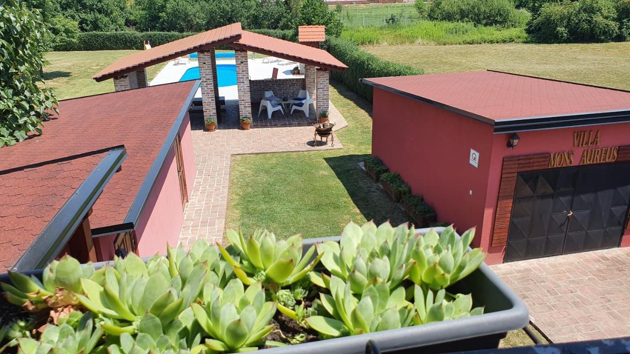 Villa Mons Aureus Popovac 外观 照片