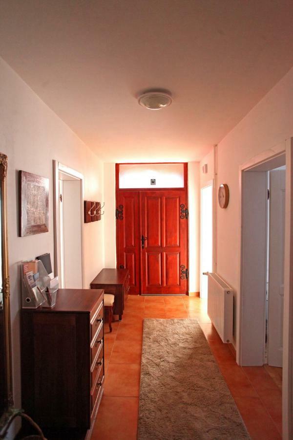Villa Mons Aureus Popovac 外观 照片