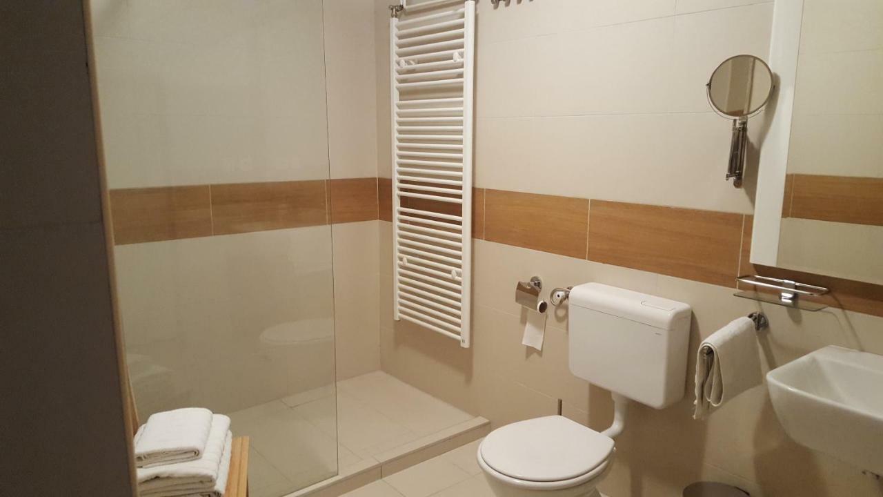 Villa Mons Aureus Popovac 外观 照片